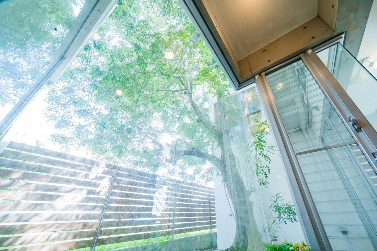 Em Tree House Villa Uruma Exterior photo